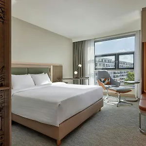 Courtyard By Marriott Center Germania